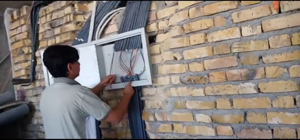 اهمیت آموزش برق ساختمان در محیط کار